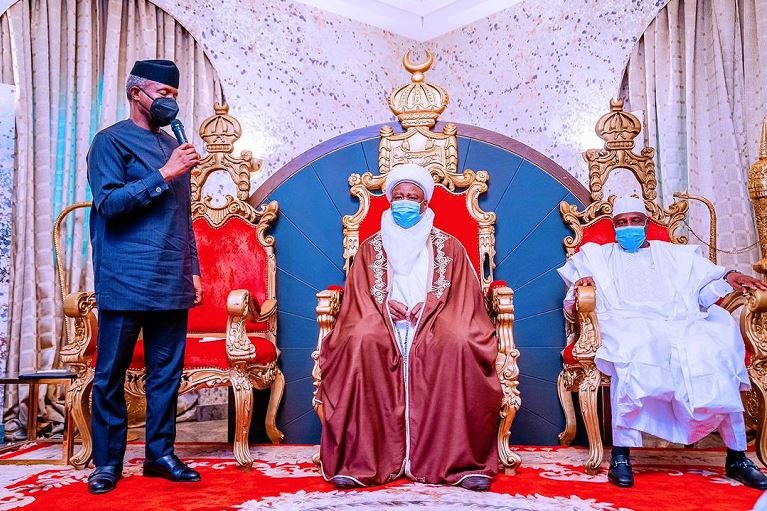 Vice President Yemi Osinbajo paid a courtesy visit to the palace of the Sultan of Sokoto, His Eminence Muhammadu Sa'adu Abubakar III. He was accompanied by Governor Aminu Tambuwal