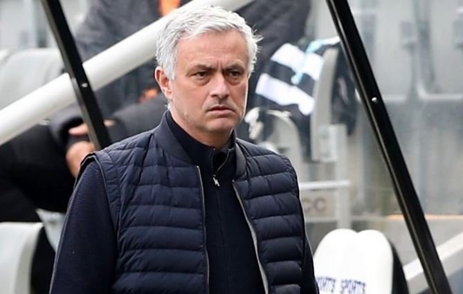 Mourinho blames players for dropping points