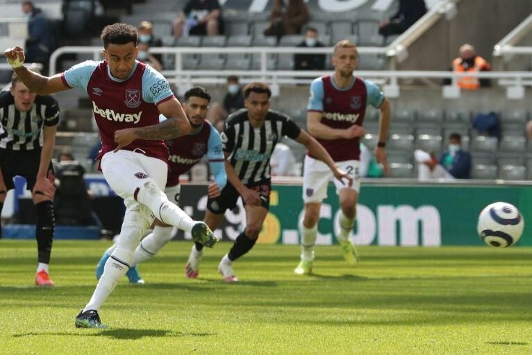 West Ham lose to Newcastle in five goal thriller Lingard