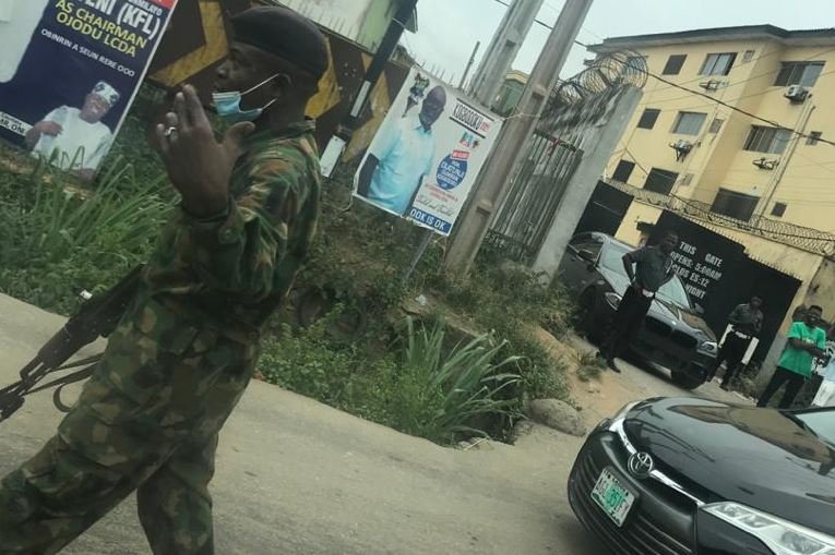 A Nigerian soldier punctured the tyres of motorists on Adeniyi Jones axis