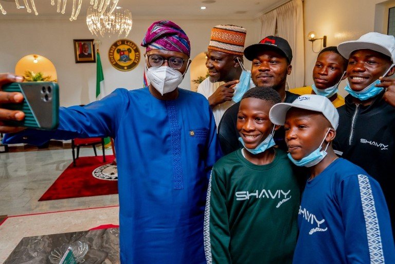 Sanwo Olu meets with Ikorodu Bois