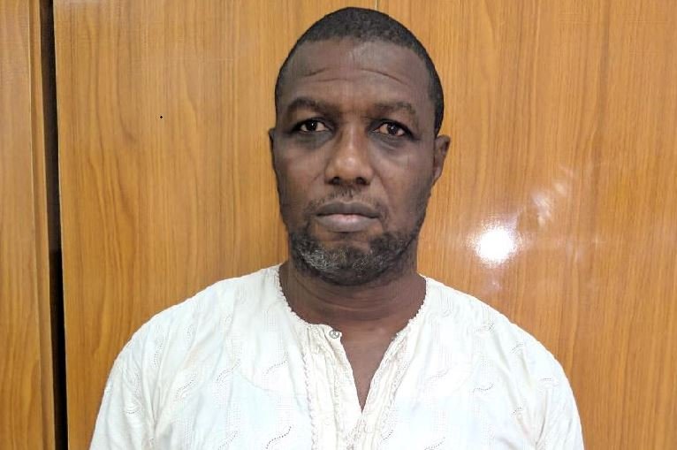 EFCC has arrested Abayomi Kamaldeen Alaka aka Awise for duping Bright Juliet of N250 million