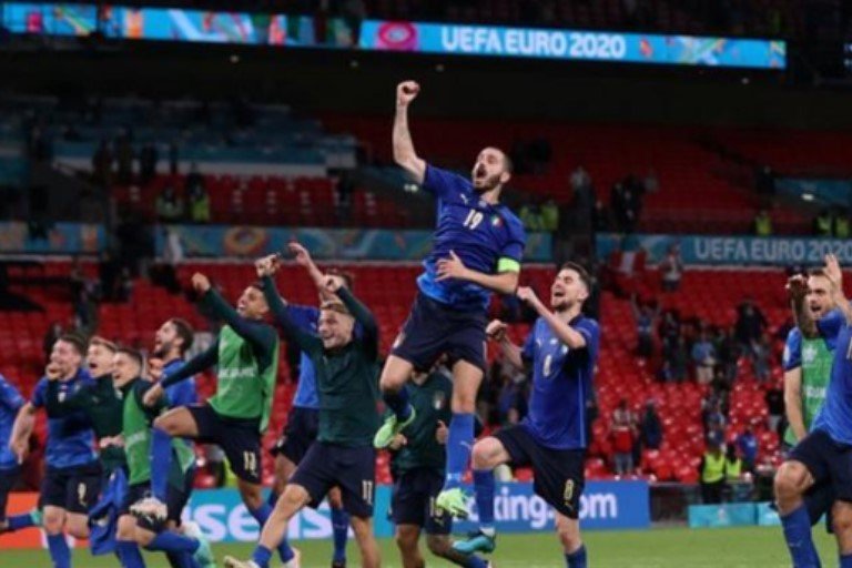 Italy beat Austria 2-1 to reach Euro 2020 quarter-finals