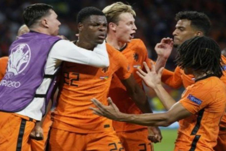 Netherlands beat Ukraine in five-goal thriller