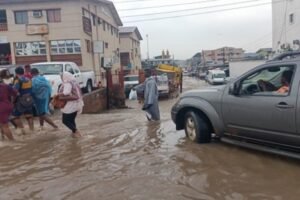 Lagosians complain as flash floods paralyze businesses in Lagos