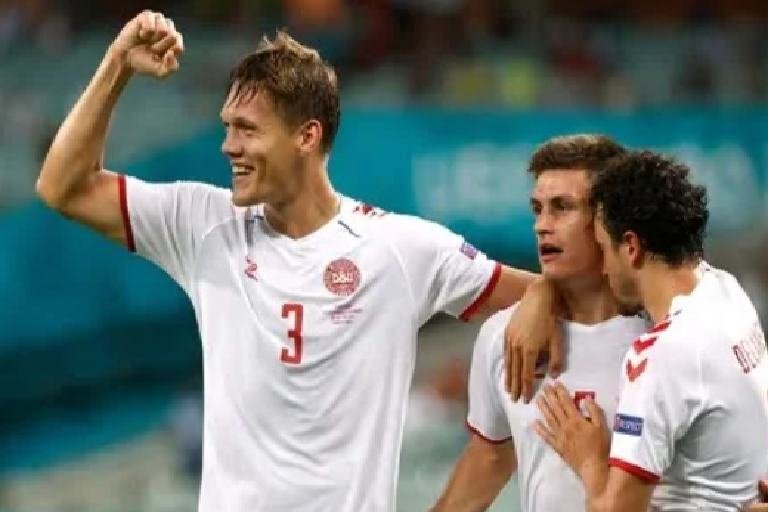 Denmark beat Czech to reach last 4