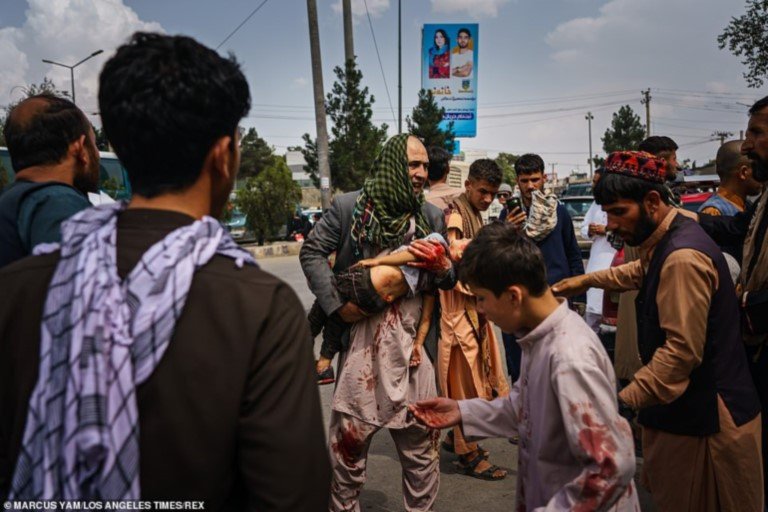 Afghanistan Taliban whip women and Children for trying to get into the airport