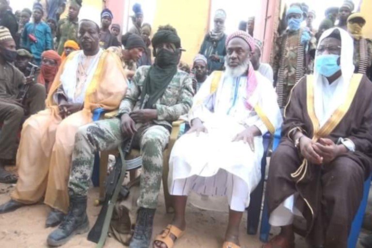 Sheikh Ahmad Gumi having a meeting with armed bandits