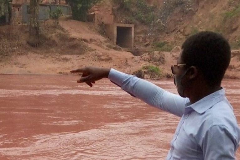 The Tshikapa river in DR Congo turned red because of the pollution, officials say Diamond Mine in Angola