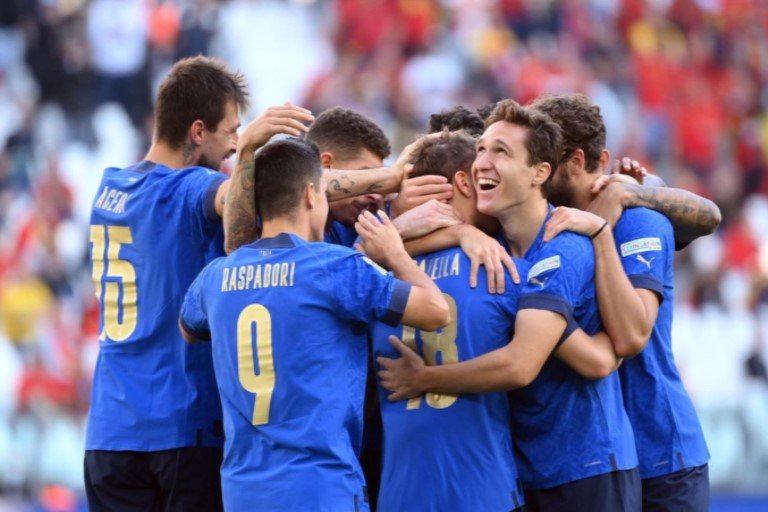 Italy players celebrate after scoring against France