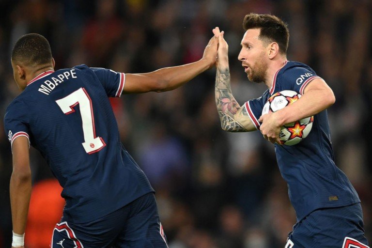 Messi scored twice to give PSG the lead against Leipzig