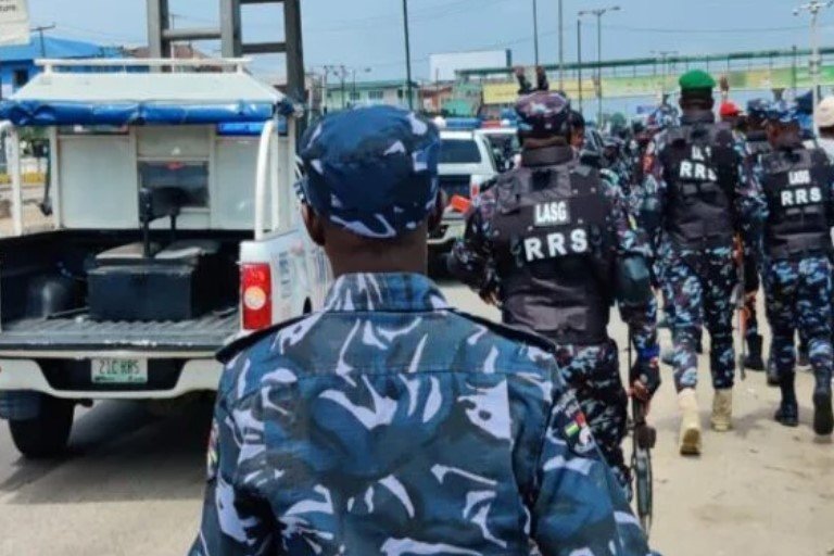 Police keeping the peace as EndSARS protesters block the Lekki road Osun