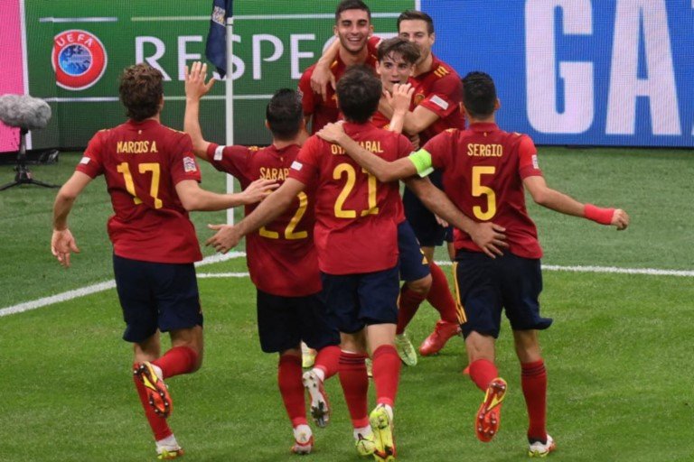 Spain beat Italy 2-1 to reach the Nations League