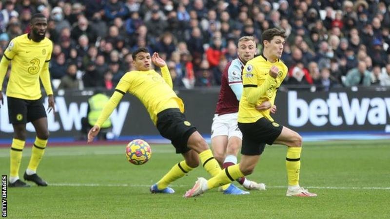 Jarrod Bowen won West Ham's penalty late in the first half before curling into the far corner from the edge of the box in the second Chelsea