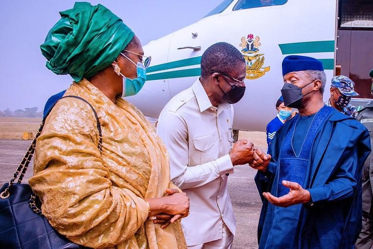 Edo State Deputy Governor, Comrade Philip Shuaibu receiving Vice President Yemi Osinbajo in Auchi, Edo State