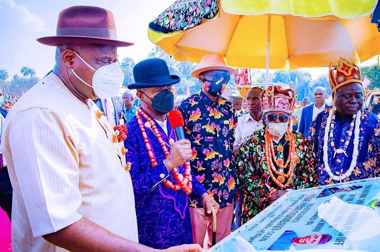 Vice President Yemi Osinbajo flags-off the Angiama-Oporoma Bridge, on the Yenagoa-Oporoma-Ukubie road