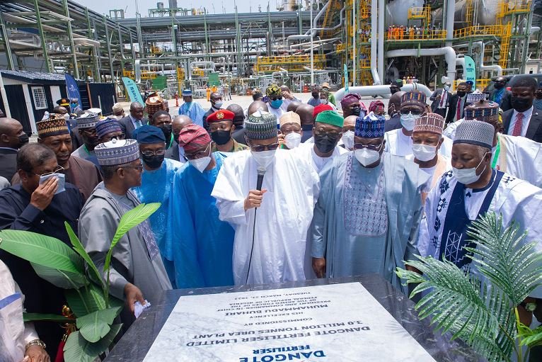 President Muhammadu Buhari commissions the 3.0 million metric tonnes of Urea per annum Dangote Fertilizer Plant Dangote Refinery