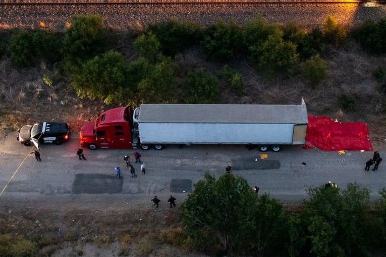 Emergency teams responded to the parked vehicle at 18:00 local (23:00 GMT) on Monday in Texas