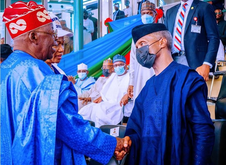 Vice President Yemi Osinbajo shake hands with Asiwaju Bola Tinubu, the presidential candidate of the APC