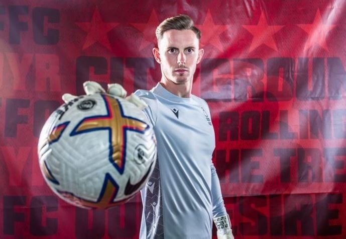 Dean Henderson has joined Nottingham Forest on loan from Manchester United