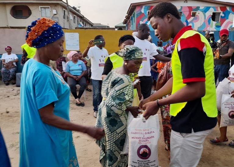 Pastor Jesusina Morenikeji (white shirt) Regional Overseer, South South 7, Ikom, Cross State oversees distribution of the food items