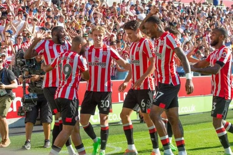 Brentford put up a breathtaking first half performance to demolish shambolic Manchester United