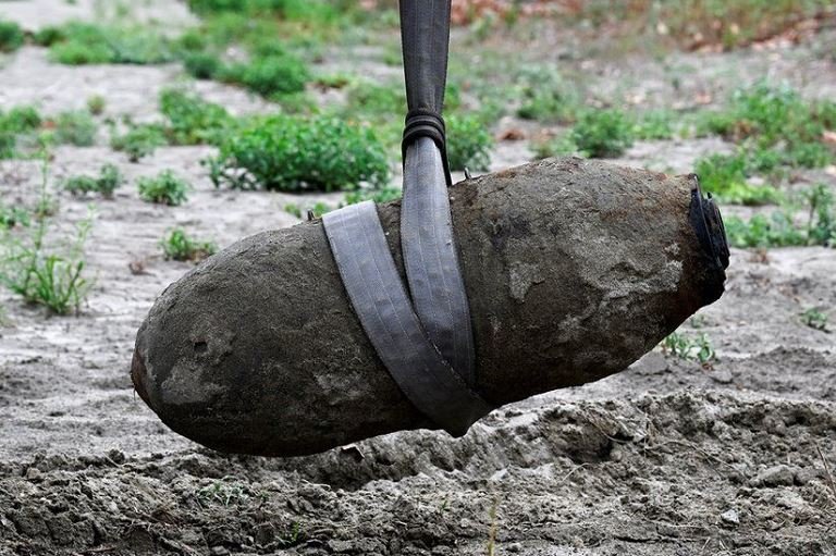 The unexploded bomb is removed from the river bed