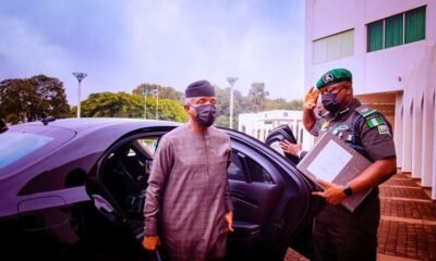 Vice President Yemi Osinbajo arrives for FEC meeting after undergoing a leg surgery