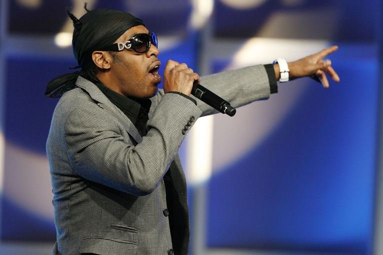Singer Coolio performs before a panel discussion on his new Oxygen Network reality series "Coolio's Rules" at the NBC Universal summer 2008 press tour in Beverly Hills, California July 20, 2008. REUTERS/Fred Prouser Snoop Dogg