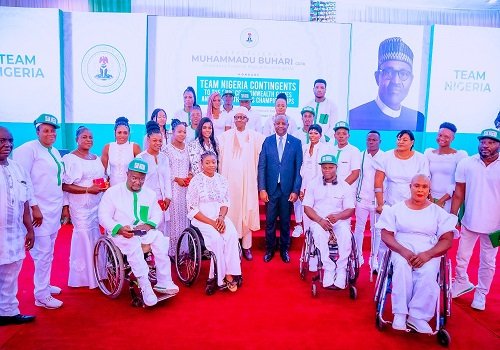 President Buhari with the honoured athletes