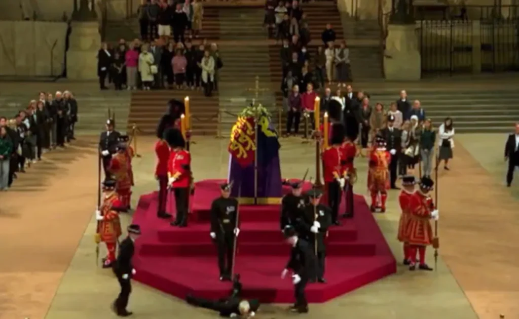 Royal guard fainted at Queen lying in state