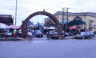 Igun street gate Emowaa bronze