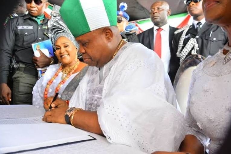 Ademola Adeleke taking the oath of office as Osun governor