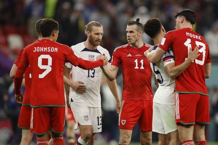 Gareth Bale scored a late penalty as Wales came back to draw USA