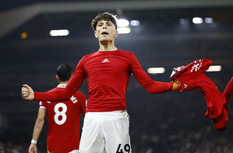 Manchester United's Alejandro Garnacho celebrates scoring their second goal