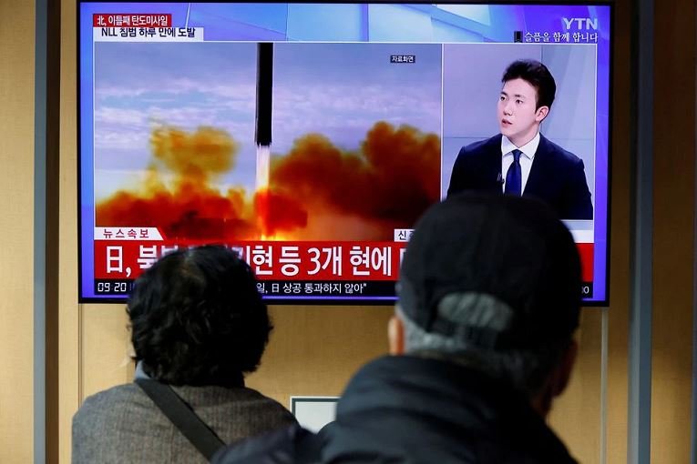 People watch a TV broadcasting a news report on North Korea firing a ballistic missile off its east coast, in Seoul, South Korea on November 3, 2022