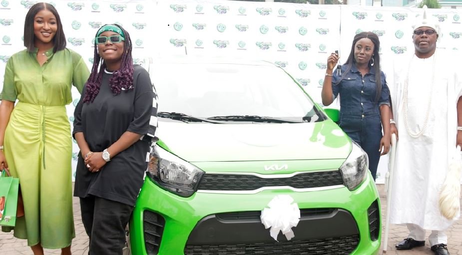 Popular Nigerian musician and Globacom ambassador, Teni and Oniru of Iru/Victoria Island, His Royal Majesty, Oba  Gbolahan Lawal graced Globacom's Festival of Joy ceremony