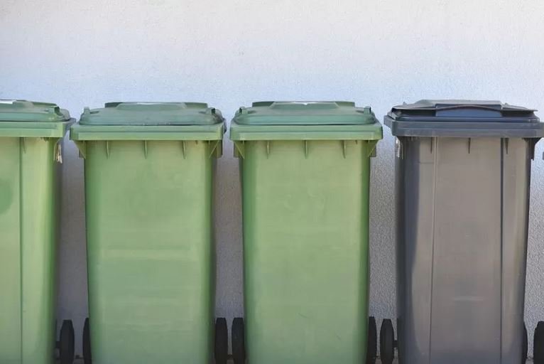 Trash can Martha Louis Menefield, 82, arrested in City of Valley, Alabama