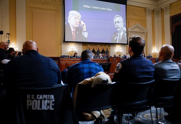 Members of the US House Select Committee investigating the January 6 Attack on the US Capitol sit beneath an image showing former President Donald Trump speaking on the telephone with Georgia Secretary of State Brad Raffensperger, as Capitol Hill police officer Harry Dunn, former Metropolitan Police Department officer Michael Fanone, MPD officer Daniel Hodges and US Capitol Police Sergeant Aquilino Gonell attend the final meeting of the US House Select Committee investigating the January 6 Attack on the US Capitol, on Capitol Hill in Washington, US, December 19, 2022. REUTERS/Evelyn Hockstein