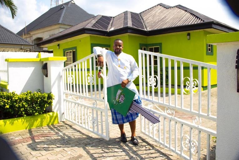 Chimeka Woke poses with the key to his Glo Festival of Joy promo key