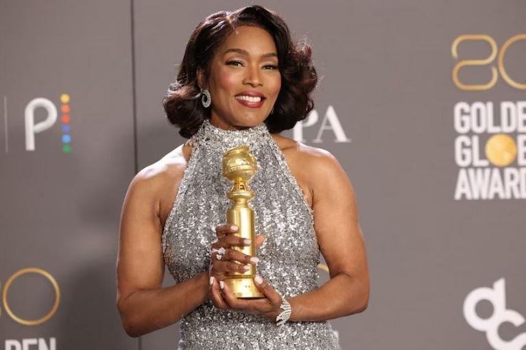 Angela Bassett poses with her award for Best Supporting Actress in a Motion Picture for Black Panther: Wakanda Forever at the 80th Annual Golden Globe Awards in Beverly Hills, California, US/ REUTERS