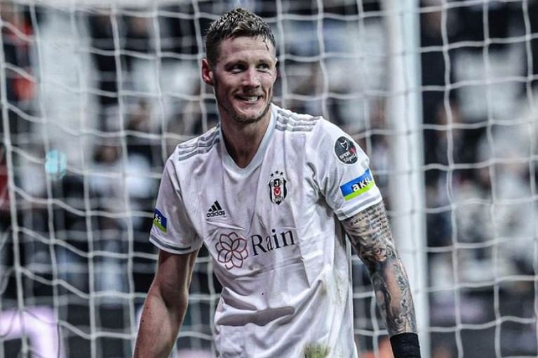 Wout Weghorst is willing to pay off Besiktas to force a move to Manchester United