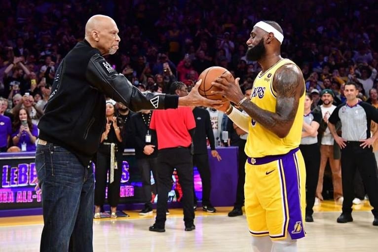 Former Los Angeles Lakers player Kareem Abdul-Jabbar hands the game ball to forward LeBron James (6) after James becomes the NBA all time scoring leader against the Oklahoma City/REUTERS