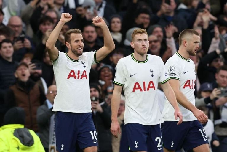 Harry Kane celebrates his goal against Manchester City