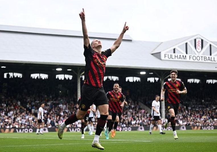 Erling Haaland scored his 50th goal of the season as Manchester City beat Fulham to go top of the table
