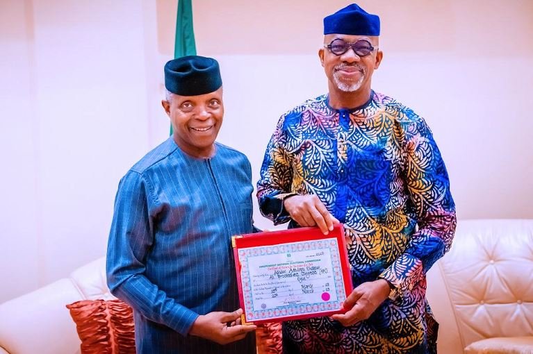 Governor Dapo Abiodun of Ogun state presents his Certificate of Return to Vice President Yemi Osinbajo