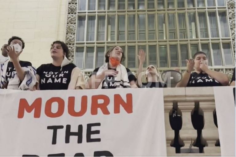 Gaza: New York police arrest Jewish protesters