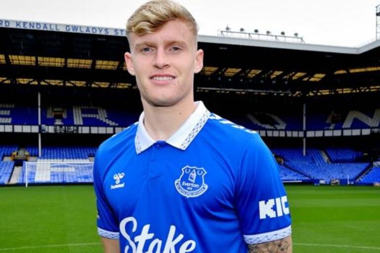Jarrad Branthwaite signs new Everton deal