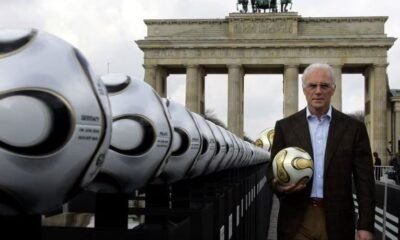 Franz Beckenbauer, President of Germany's World Cup organising committee, holds a golden soccer ball during a presentation next to the Brandenburg gate in Berlin, Germany April 18, 2006. REUTERS