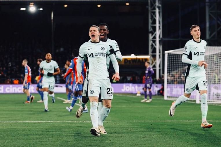 Nicholas Jackson celebrates with Conor Gallagher after drawing Chelsea level against Crystal Palace at Selhurst Park